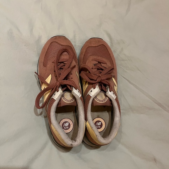 New Balance 574 - Picture 2 of 4